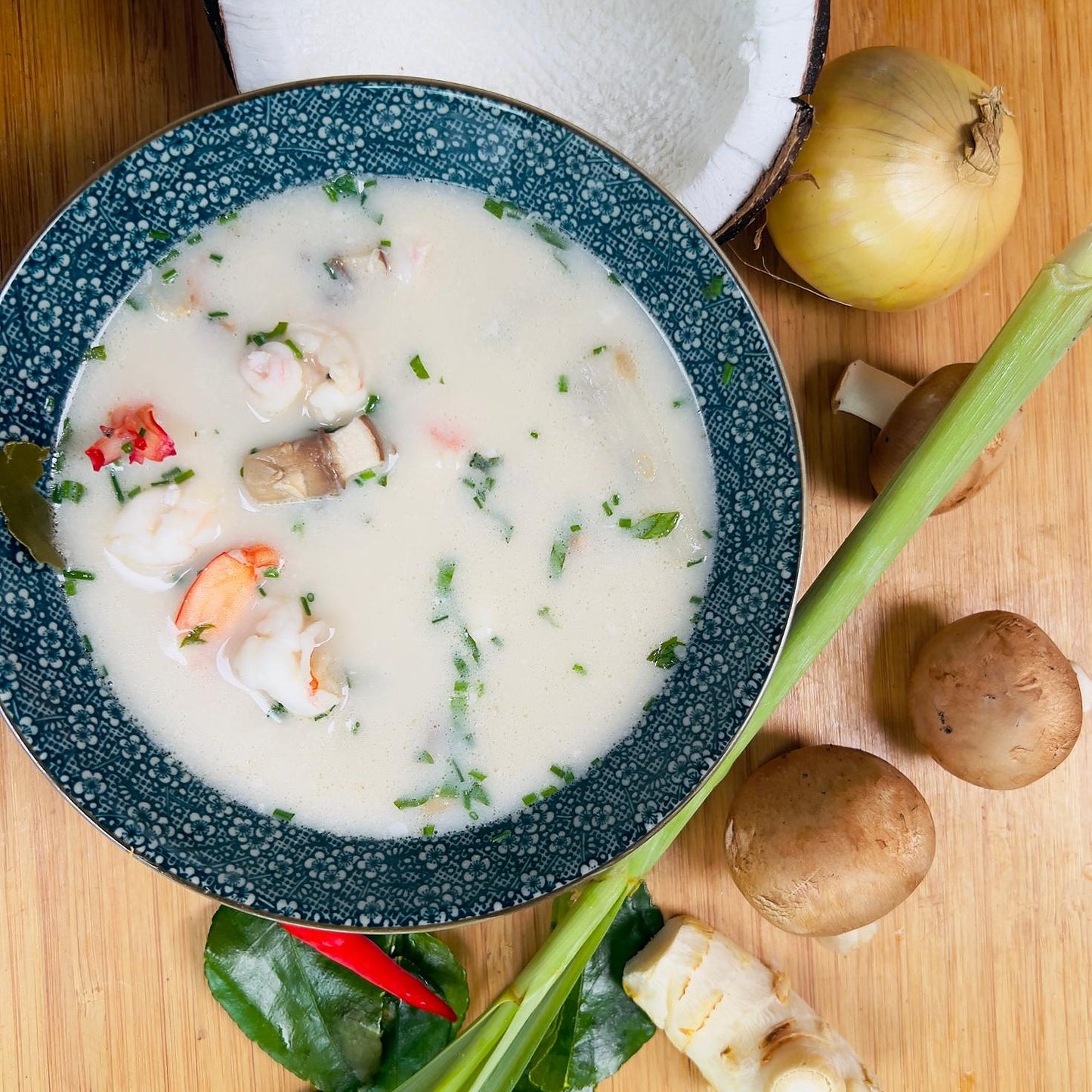 Romige kokossoep met galanga en limoengras