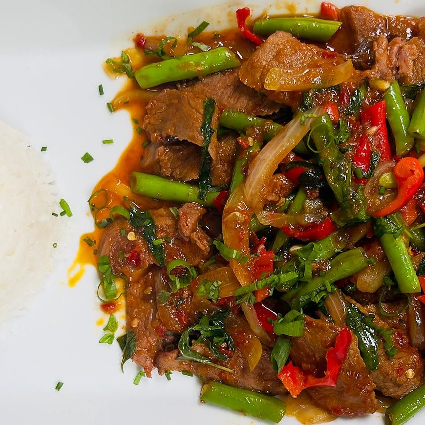 Pinkant roerbakgerecht met basilicum